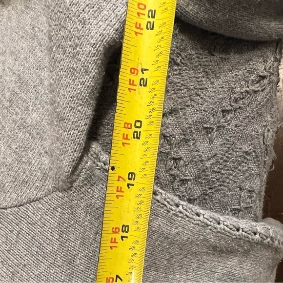 Cable Knit Gray Small Knit Sweater Ribbed V Neck Crochet Stitch Back - Picture 6 of 8